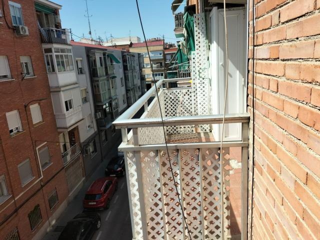 Piso en venta en Madrid, San Diego. SE VENDE EN VALLECAS CALLE PEÑA DE LA MIEL 10. Pisos.