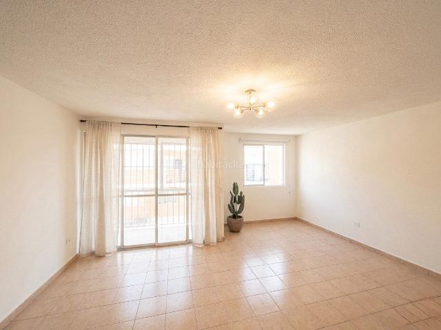 Piso en venta en Madrid, San Fermín. ¡GRAN OPORTUNIDAD DE INVERSIÓN O TU PRÓXIMO HOGAR!. Pisos.