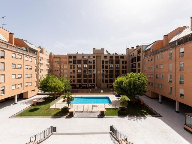 Piso en venta en Madrid, Sanchinarro. URBANIZACION CON PISCINA y 2 PLAZAS DE GARAJE. Pisos.