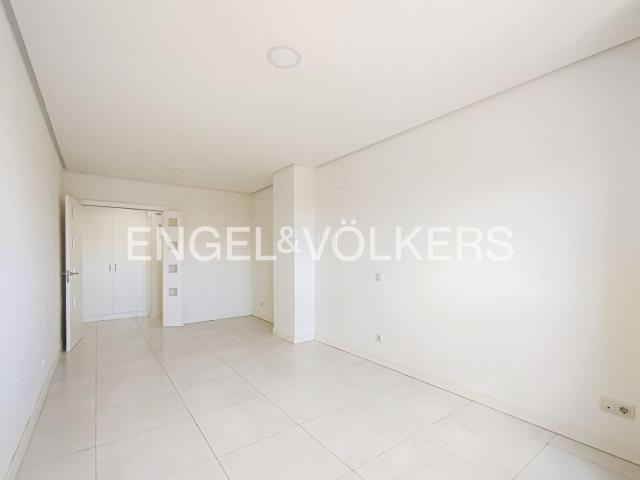 Piso en venta en Madrid, Sanchinarro. Luminoso piso de 3 dormitorios en Sanchinarro. Pisos.