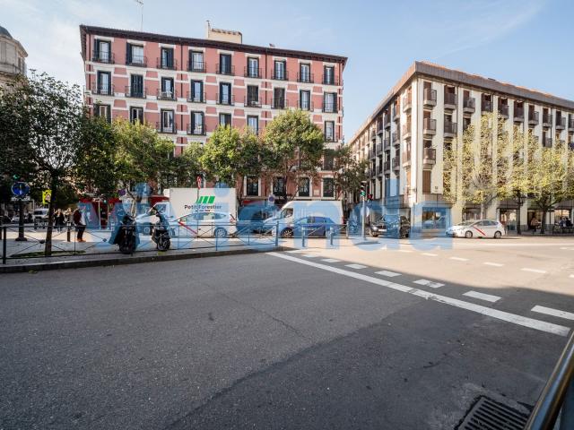 Piso en venta en Madrid, Sol. Piso en Sol, 46 m2, 3 dormitorios, 1 baxF1os, 361.000 euros. Pisos.