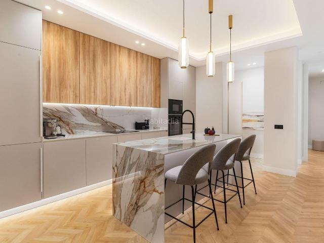 Piso en venta en Madrid, Sol. Vivienda ubicada en el Distrito Centro zona Sol. Pisos.