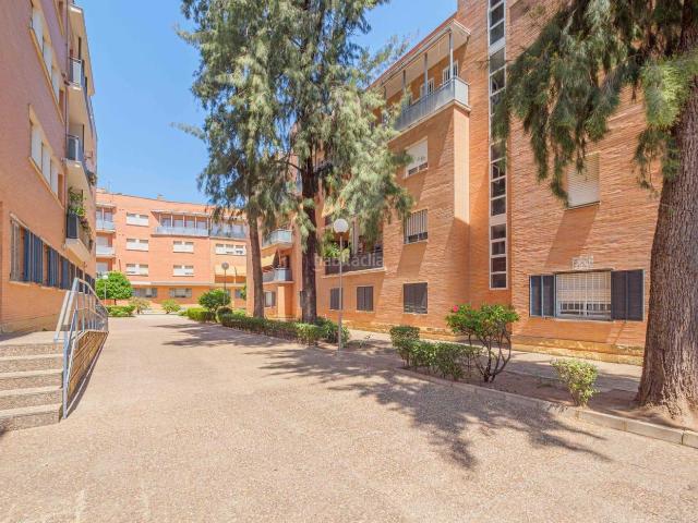 Piso en venta en Mairena del Aljarafe, Simon Verde. Piso en Mairena del Aljarafe en urbanización privada con amplias zonas ajardinadas. Pisos Mairena del.