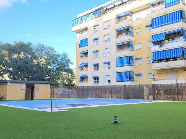 Piso en venta en Málaga, Barrio de Ciudad Jardín. Amplio piso 3 dormitorios en Ciudad Jardin Virreina. Pisos.