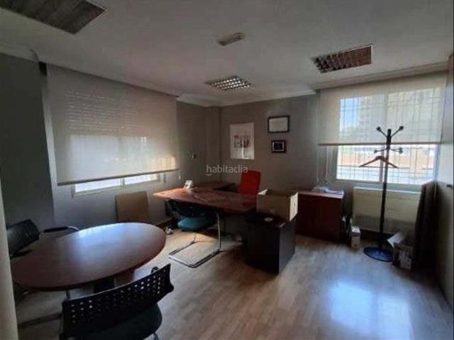 Piso en venta en Málaga, Carranque Haza Cuevas. 2 Oficinas en venta con posibilidad de cambio de uso a vivienda en Avenida de Andalucia y 4 plazas de garaje. Pisos.