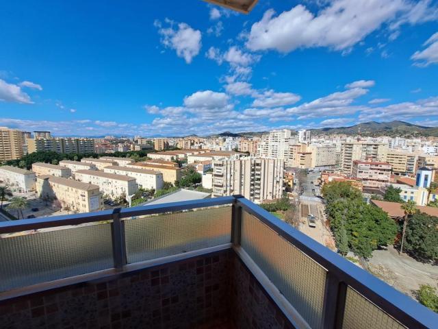 Piso en venta en Málaga, Carranque Haza Cuevas. AMPLITUD, LUZ Y EXCLUSIVIDAD A UN PASO DEL CENTRO DE MÁLAGA 5 DORMITORIOS TERRAZA PARKING DOBLE. Pisos.