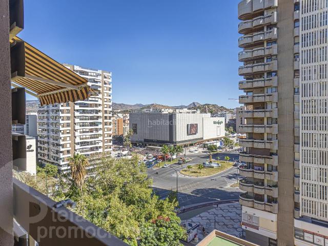 Piso en venta en Málaga, Perchel Sur Plaza de Toros Vieja. DOS PISOS UNIDOS EN VENTA EN PLENO CENTRO DE MÁLAGA! UBICACIÓN PRIVILEGIADA FRENTE A EL CORTE INGLÉS, CON 6 DORMITORIOS, 4 BAÑOS. Pisos.