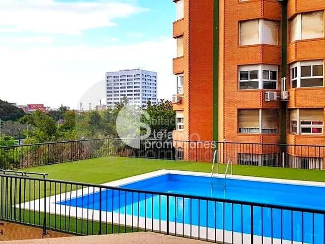 Piso en venta en Málaga, Carranque Haza Cuevas. JUNTO A CORTE INGLÉS, SEÑORIAL Y AMPLIA VIVIENDA DE 4 DORMITORIOS CON GARAJE Y TRASTERO, EN EDIFICIO DE PRESTIGIOSO ARQUITECTO. Pisos.