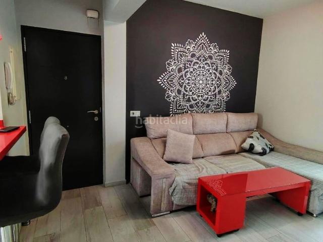 Piso en venta en Málaga, Carranque Haza Cuevas. Piso totalmente reformado con patio privado a un paso del centro de Málaga. Pisos.