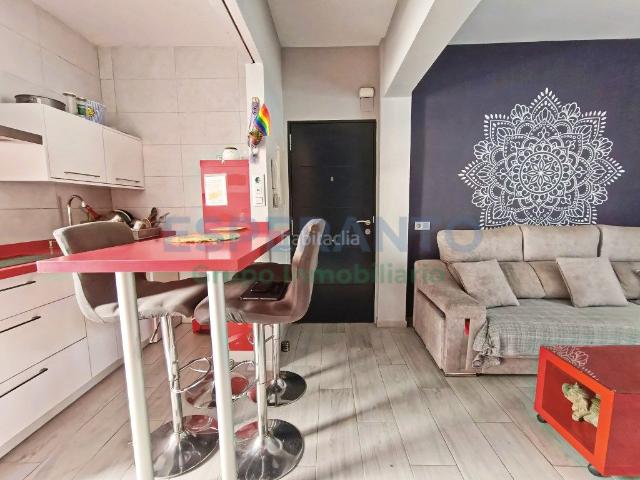 Piso en venta en Málaga, Carranque Haza Cuevas. Piso Bajo de 3 dormitorios con Patio. Pisos.