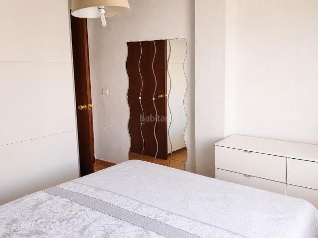 Piso en venta en Málaga, Carranque Haza Cuevas. Piso luminoso de 2 dormitorios con terraza en Málaga capital zona Carlos Haya. Pisos.