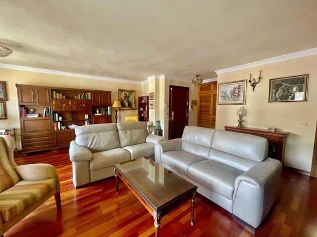 Piso en venta en Málaga, Cristo de la Epidemia. Vivienda en Cristo de la Epidemia con garaje y trastero. Pisos.