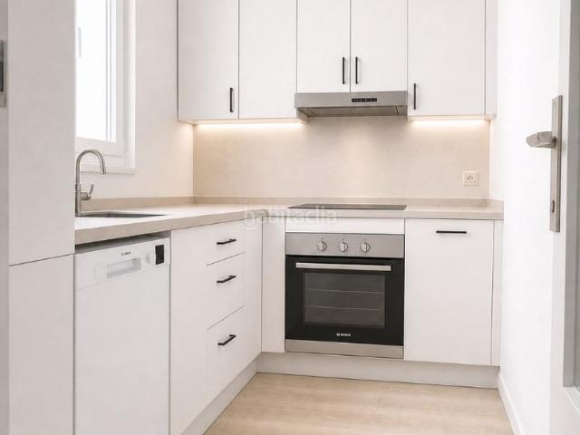 Piso en venta en Málaga, Distrito Zeta Recinto Ferial Cortijo de Torres. Excelente piso en venta totalmente reformado. Pisos.