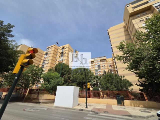 Piso en venta en Málaga, Dos Hermanas Nuevo San Andrés. Exclusiva vivienda con parking asignado en la Urbanización Barceló. Pisos.
