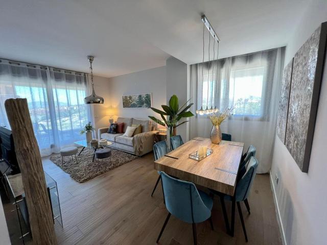 Piso en venta en Málaga, El Consul Ciudad Universitaria El Romeral. Teatinos, espectacular piso de dos habs con vestidor y dos baños, recinto privado amplio y soleado. Pisos.