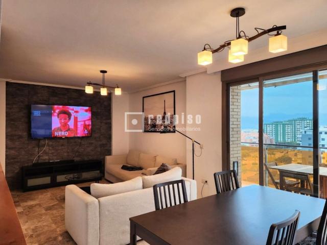Piso en venta en Málaga, El Consul Ciudad Universitaria El Romeral. Piso en venta en Calle María Casares. Pisos.