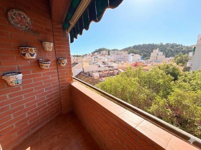Piso en venta en Málaga, El Ejido. Joyita en Málaga Capital! Piso en esquina con 2 terrazas, vistas panorámicas y orientación Sureste junto a Cristo de la Epidemia. Pisos.