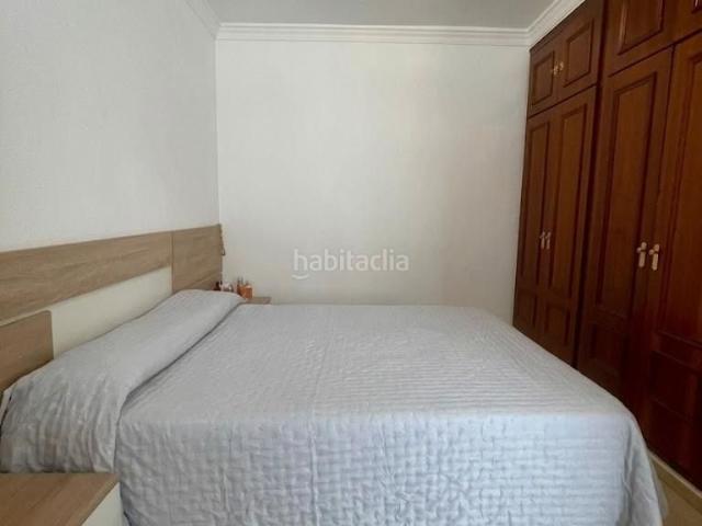 Piso en venta en Málaga, El Ejido. Piso en venta en pleno centro de Málaga con 3 habitaciones, terraza adosada y patio. Pisos.