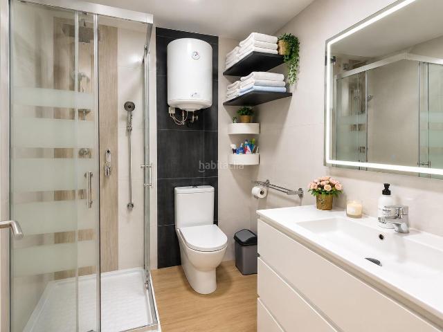 Piso en venta en Málaga, El Molinillo Capuchinos. Piso de 3 dormitorios, en perfectas condiciones listo para entrar a vivir. Pisos.