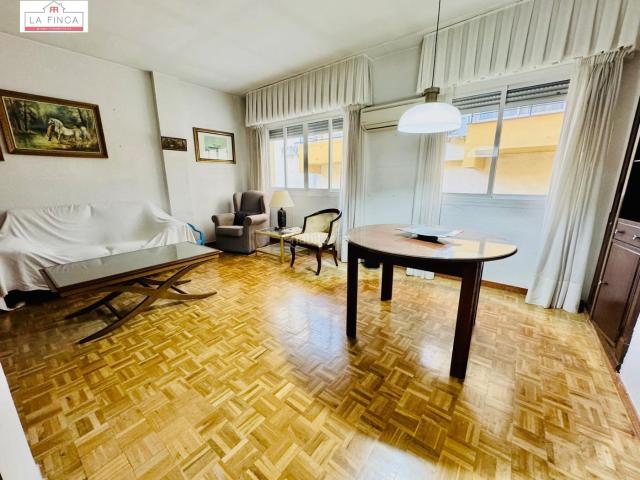 Piso en venta en Málaga, Gibralfaro. Espectacular vivienda de grandes dimensiones con garaje incluido a un paso del centro. Pisos.