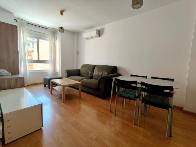 Piso en venta en Málaga, La Trinidad. Tu primera vivienda con TODO lo que necesitas! Garaje, trastero y terraza privada a un paso del Centro de Málaga. Pisos.
