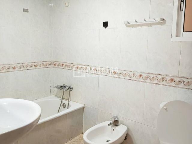 Piso en venta en Málaga, La Unión Cruz de Humilladero Los Tilos. PISO EN VENTA BAJO EXCELENTE UBICACIÓN CERCA DE VIALIA. Pisos.