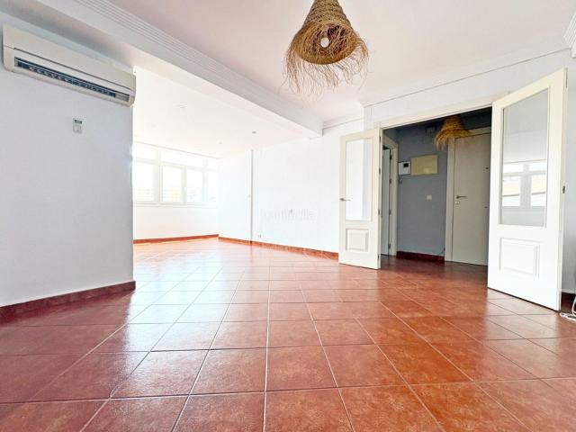 Piso en venta en Málaga, La Unión Cruz de Humilladero Los Tilos. Piso reformado a 200 metros del Vialia. Pisos.