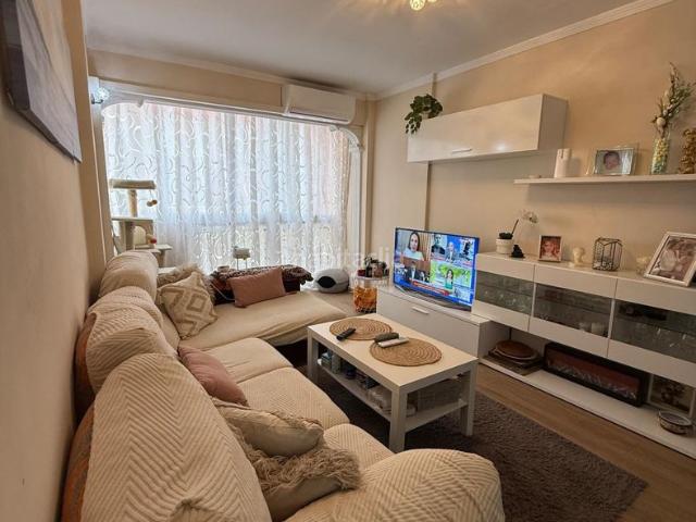 Piso en venta en Málaga, La Unión Cruz de Humilladero Los Tilos. Piso reformado de 3 dormitorios en La Unión, a un paso del centro de Málaga 299.000. Pisos.