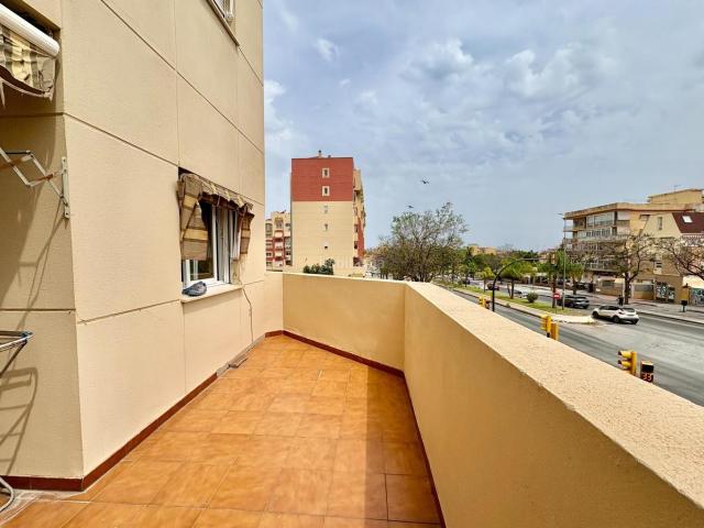 Piso en venta en Málaga, La Florida Parque Norte. GRAN PISO DE 4 HAB. 2 BAÑOS, MUY LUMINOSO, TERRAZA, GARAJE Y TRASTERO EN CARLOS HAYA. Pisos.