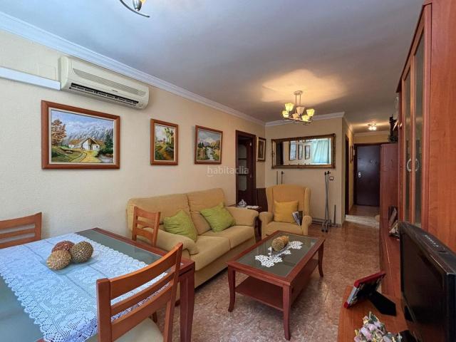 Piso en venta en Málaga, La Luz El Torcal. Excelente piso exterior con orientación sur, metro a 5 minutos y todos los servicios a mano. Pisos.