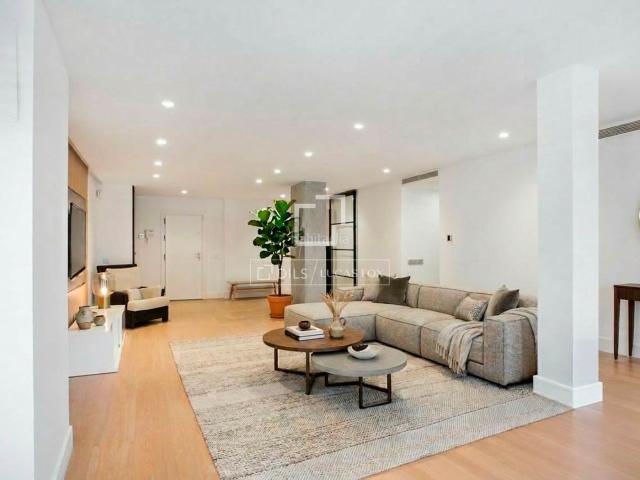 Piso en venta en Málaga, La Malagueta Monte Sancha. Exclusivo piso reformado con una gran terraza y vistas al mar en venta en La Malagueta, Málaga. Pisos.