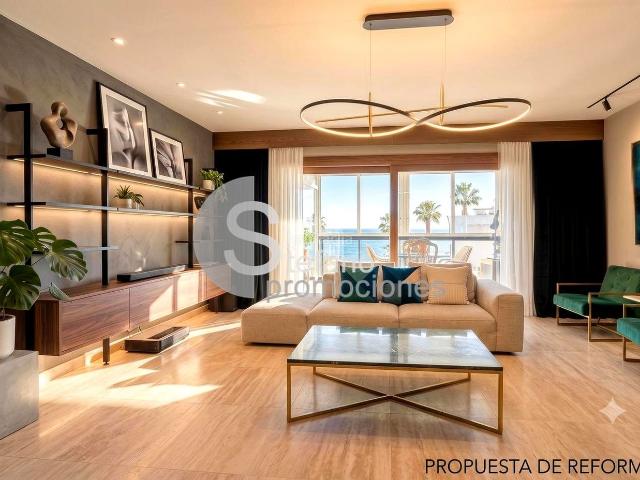 Piso en venta en Málaga, La Malagueta Monte Sancha. EMBLEMÁTICA VIVIENDA DE GRAN EXCLUSIVIDAD, EN PRIMERA LÍNEA DE PLAYA CON VISTAS AL MAR, EN EDIFICIO CONSTRUIDO POR FAMOSO ARQUIT. Pisos.