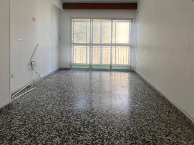 Piso en venta en Málaga, La Princesa. Luminoso piso exterior con terraza y vistas despejadas. Pisos.