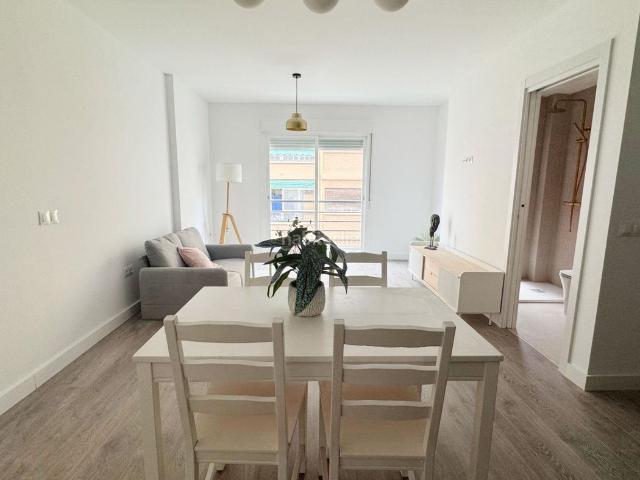 Piso en venta en Málaga, Los Castillejos La Trinidad. Buscas invertir en una vivienda?. Pisos.