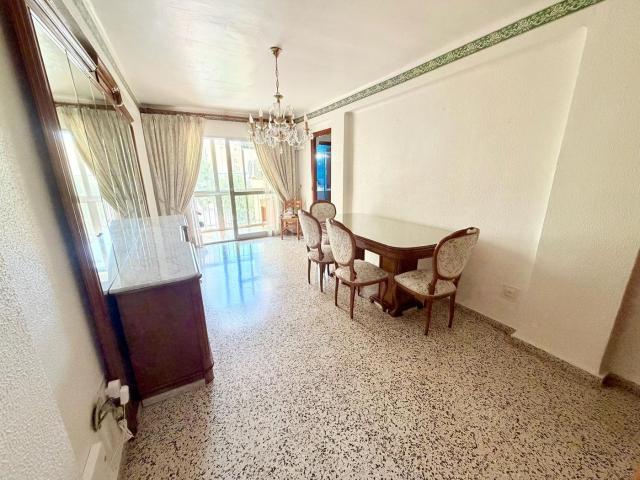 Piso en venta en Málaga, Los Castillejos La Trinidad. Gran Oportunidad en Las Chapas! Piso de 3 Dormitorios con Terraza junto a Plaza Aparejador Federico Bermúdez. Pisos.