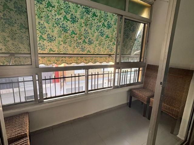 Piso en venta en Málaga, Los Castillejos La Trinidad. ESTUPENDO PISO DE 3 HABITACIONES EN PERCHEL NORTE. Pisos.