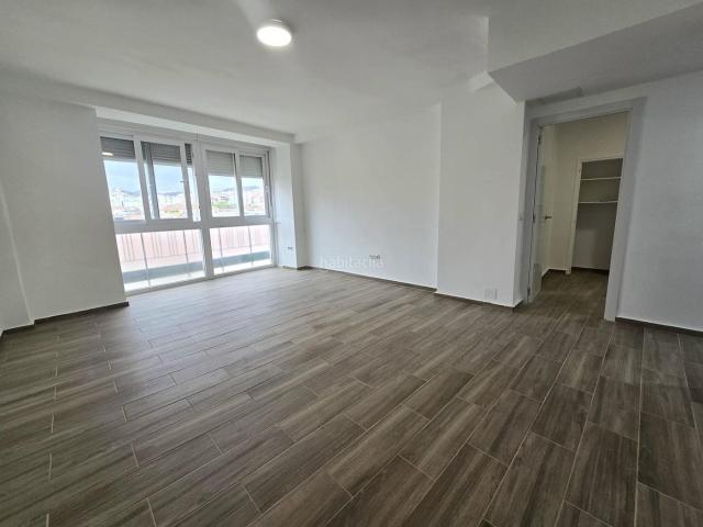 Piso en venta en Málaga, Los Castillejos La Trinidad. ESPECTACULAR VIVIENDA TOTALMENTE REFORMADA EN EUGENIO GROSS MÁLAGA. Pisos.