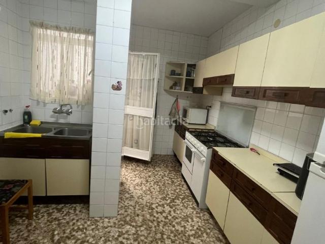 Piso en venta en Málaga, Los Castillejos La Trinidad. Oportunidad piso luminoso y amplio con muy buenas comunicaciones. Pisos.