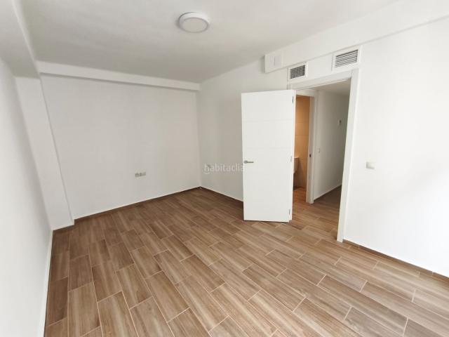 Piso en venta en Málaga, Los Castillejos La Trinidad. Precioso piso amplio céntrico y reformado a estrenar frente metro linea 2. Pisos.