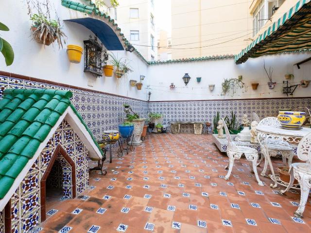 Piso en venta en Málaga, Los Castillejos La Trinidad. Un oasis privado. Pisos.