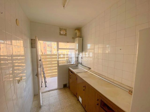 Piso en venta en Málaga, Mangas Verdes Las Flores Parque del Sur. PISO DE 3 DORMITORIOS Y 2 BAÑOS CON ORIENTACIÓN SUR Y GRAN POTENCIAL DE REFORMA EN PARQUE DEL SUR, CIUDAD JARDÍN MÁLAGA. Pisos.