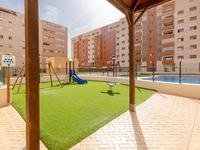 Piso en venta en Málaga, Martín Carpena Torre del Río. Venta de Piso en Finca El Pato Excelente estado. Pisos.