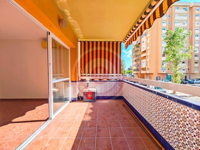 Piso en venta en Málaga, Martiricos La Roca La Rosaleda. IMF GESTIÓN DE INMUEBLES vende Amplio piso 4 dormitorios en Málaga, zona Urb. La Roca. Pisos.