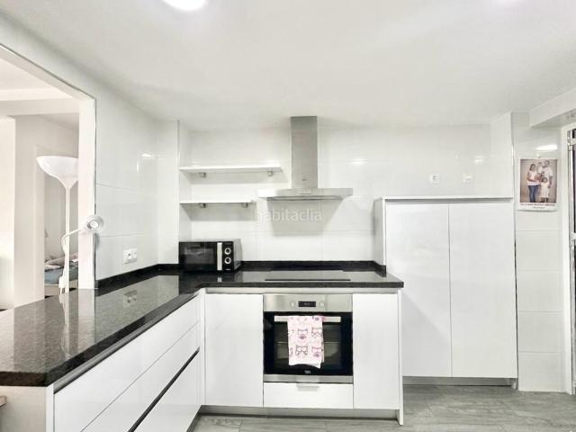 Piso en venta en Málaga, Martiricos La Roca La Rosaleda. PISO TOTALMENTE REFORMADO CON VISTAS DESPEJADAS. Pisos.