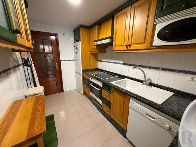 Piso en venta en Málaga, Martiricos La Roca La Rosaleda. Te presentamos esta fantástica vivienda situada en Calle Montserrat Roig, en lazona de La Roca, una ubicación cómoda y bien comuni. Pisos.