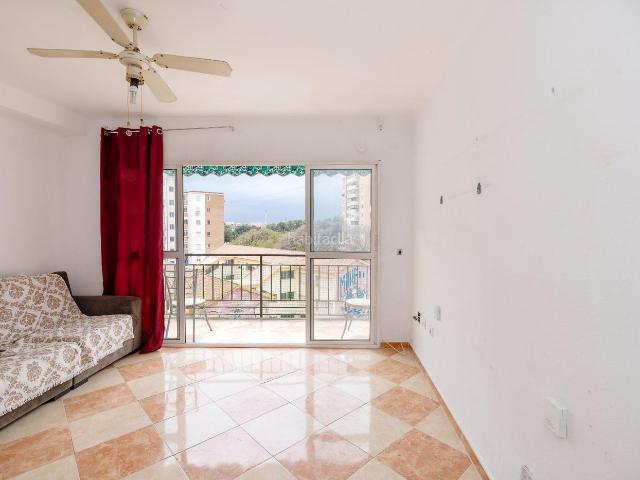 Piso en venta en Málaga, Martiricos La Roca La Rosaleda. Tres habitaciones con opción de garaje. Pisos.