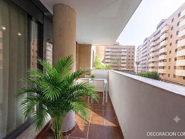 Piso en venta en Málaga, Parque Ayala Jardín de la Abadía Huelín. EXCLUSIVA VIVIENDA EN LA URBANIZACIÓN MÁS EMBLEMÁTICA DE MÁLAGA, JUNTO A LA ESTACIÓN MARÍA ZAMBRANO. Pisos.
