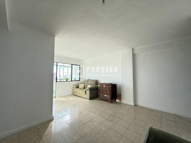 Piso en venta en Málaga, Parque Ayala Jardín de la Abadía Huelín. Luminoso piso de 3 dormitorios con terraza y vistas al mar en Málaga. Pisos.
