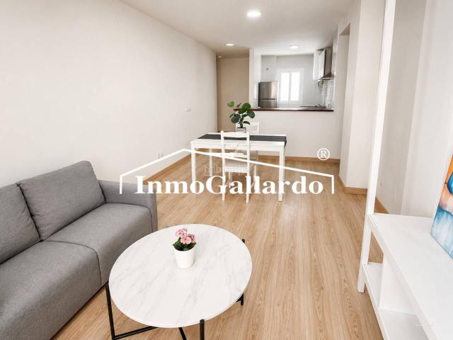 Piso en venta en Málaga, Parque Victoria Eugenia. TU NUEVO HOGAR TE ESPERA!. Pisos.