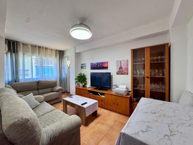Piso en venta en Málaga, Parque Victoria Eugenia. Luminoso piso cerca de todos los servicios en Málaga. Pisos.